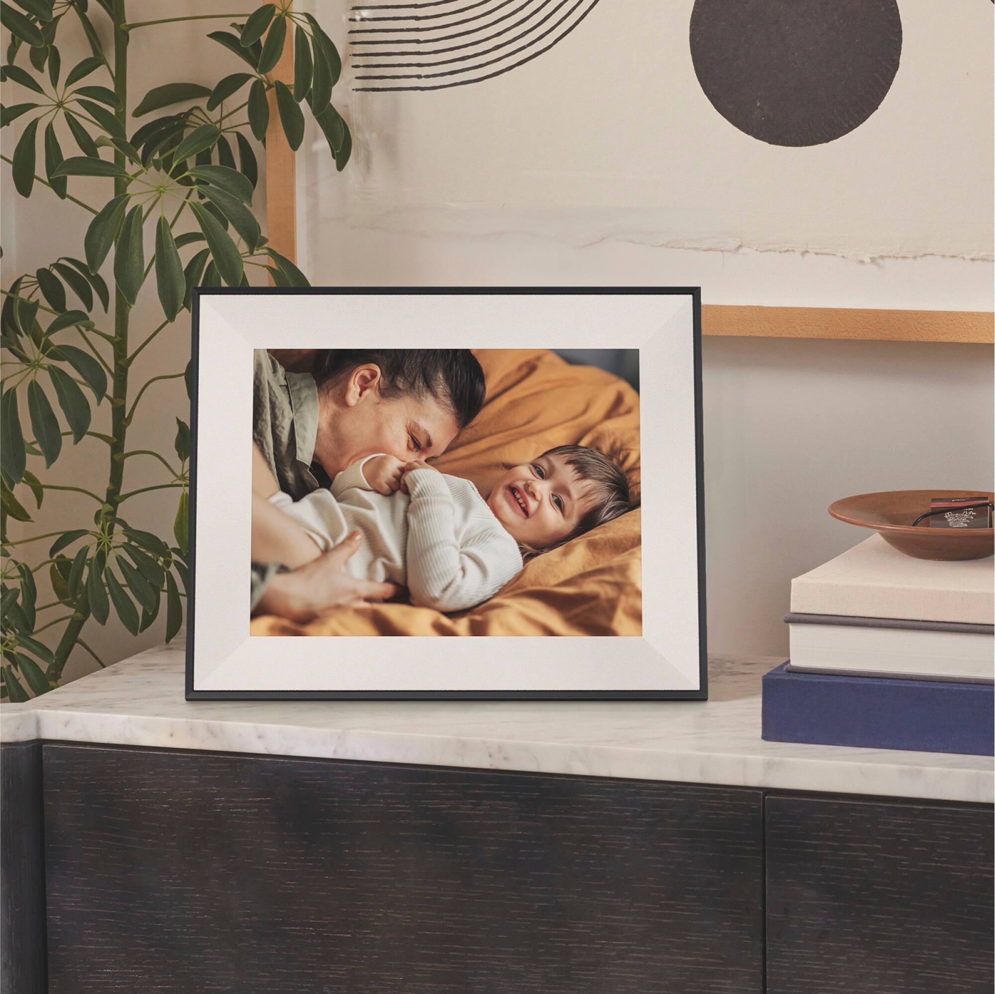 Aura 12" HD WiFi Aspen Carbon with Paper Mat Digital Photo Frame